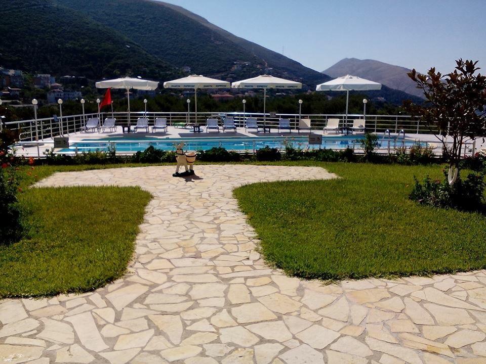 Hotel Vila Kafe Lukovë Exterior foto